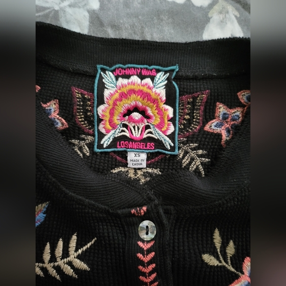Johnny Was Embroidered & Floral Pattern Top Lot. - Picture 15 of 16